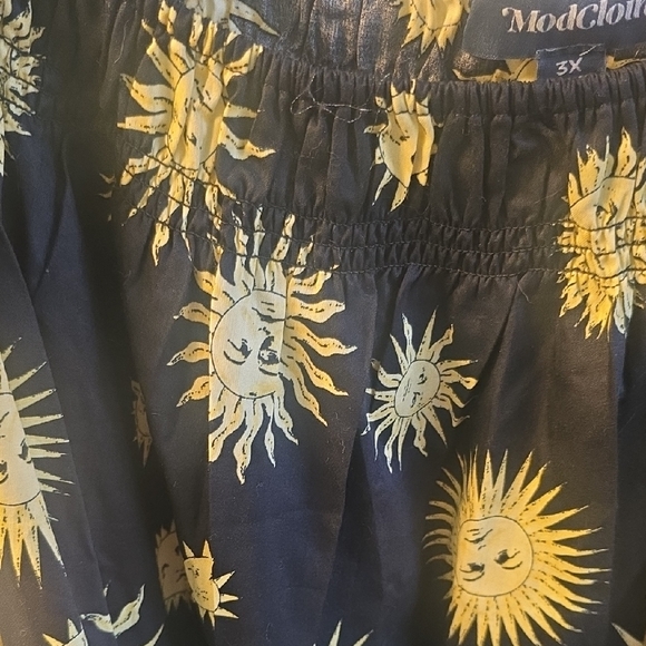 Sunburst Black and Yellow Women's Top Nwot - Picture 3 of 3